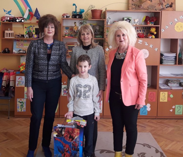 Деца със специални образователни потребности с награди от национална изложба