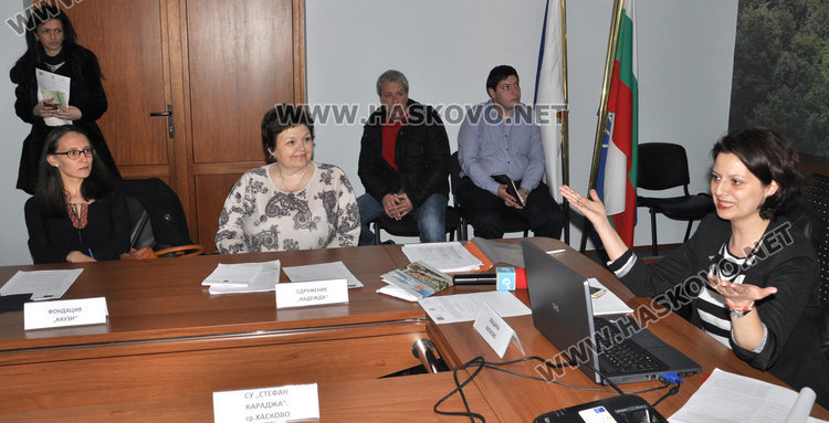 Адаптират 456 от етнически групи в училища в община Хасково