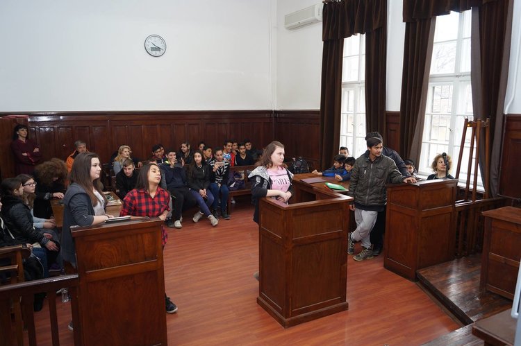 Дело за тежка телесна повреда разгледаха ученици от Дебър