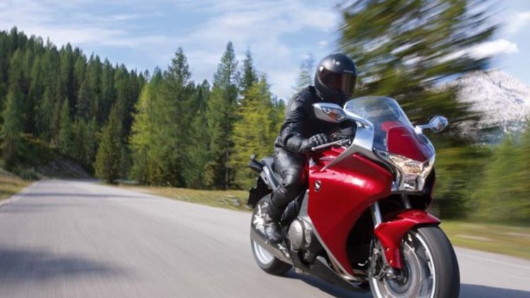 Спипаха мъж, яхнал мотор без книжка 