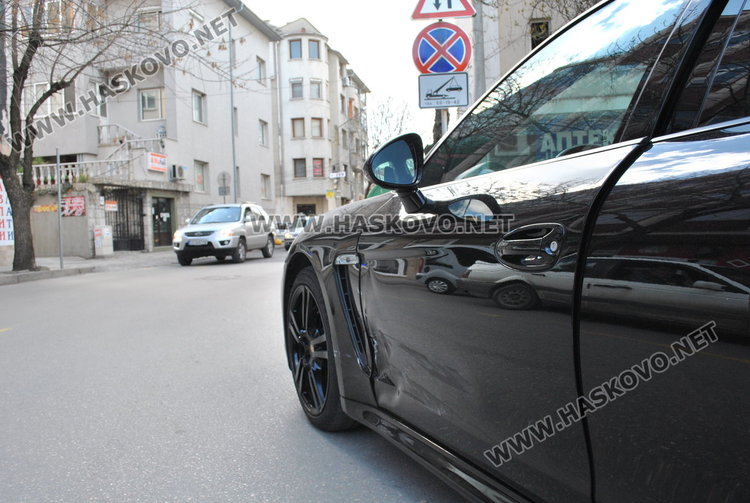 Шаран се заби в Поршето на Станислав Иванов до поликлиниката