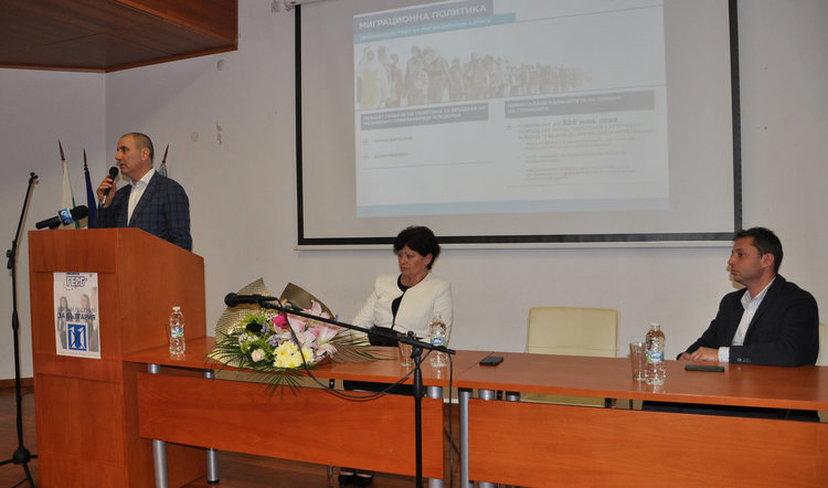 Цветан Цветанов в Харманли: 1000 постъпват в МВР през 2017-а