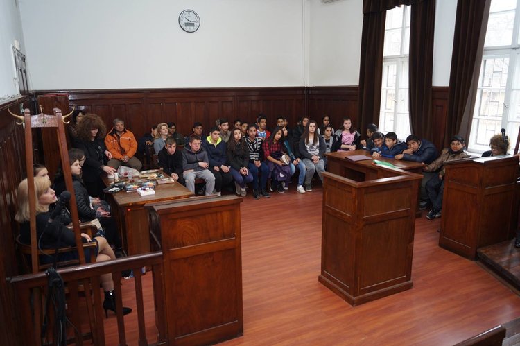 Дело за тежка телесна повреда разгледаха ученици от Дебър