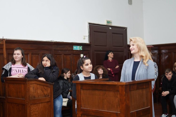 Дело за тежка телесна повреда разгледаха ученици от Дебър