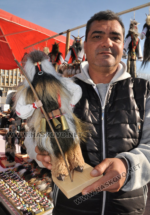1300 на “Хайдушка софра” в Хасково, занаятчии показват майсторлъка си