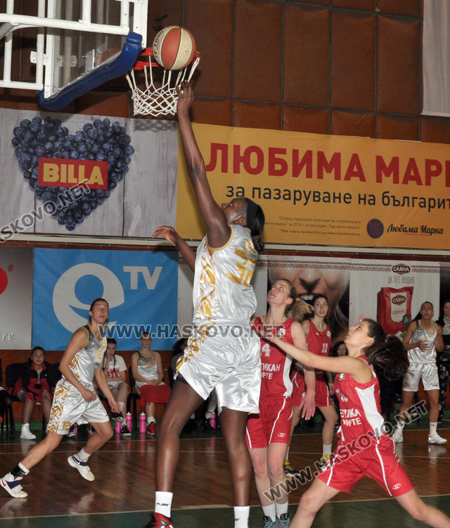 Хасково разгроми Септември в зала „Дружба“