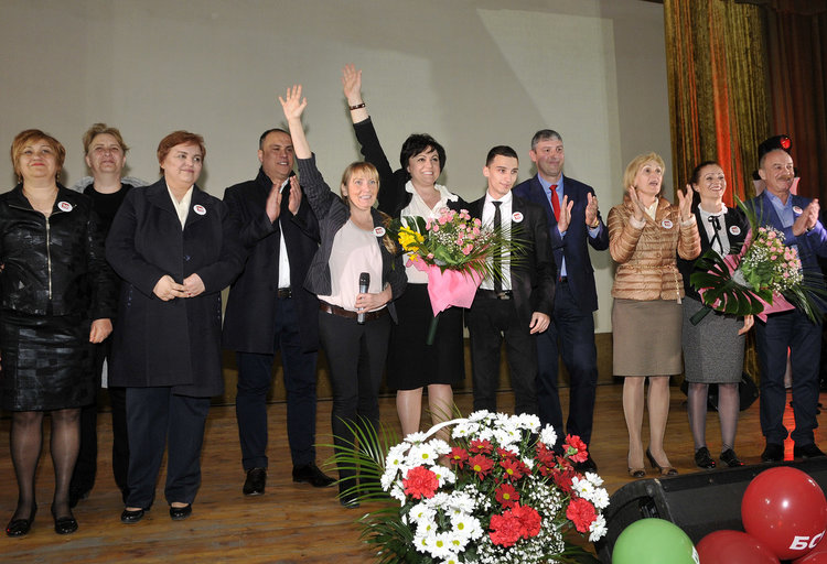 Препълнена зала посрещна Корнелия Нинова в Хасково 