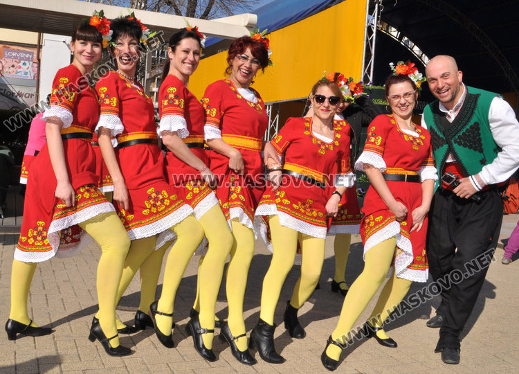 1300 на “Хайдушка софра” в Хасково, занаятчии показват майсторлъка си