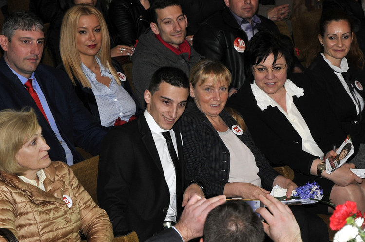 Препълнена зала посрещна Корнелия Нинова в Хасково 