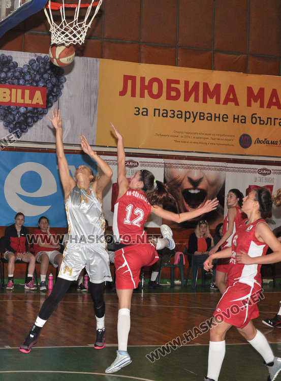 Хасково разгроми Септември в зала „Дружба“