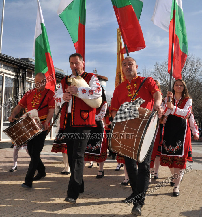 1300 на “Хайдушка софра” в Хасково, занаятчии показват майсторлъка си