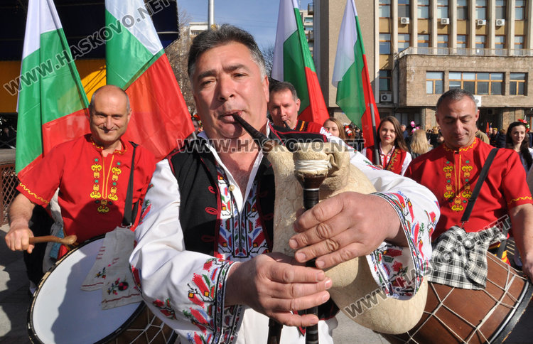 1300 на “Хайдушка софра” в Хасково, занаятчии показват майсторлъка си