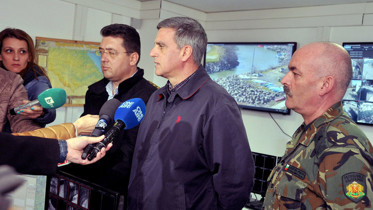 Янев успокоява: Обстановката по границата е спокойна