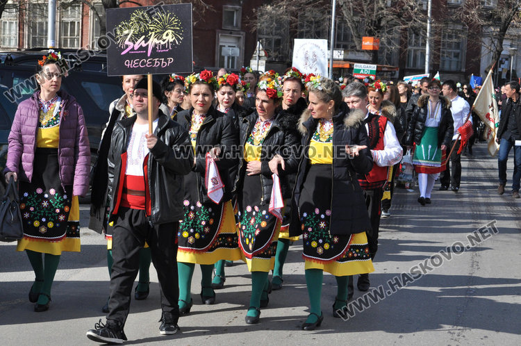 1300 на “Хайдушка софра” в Хасково, занаятчии показват майсторлъка си