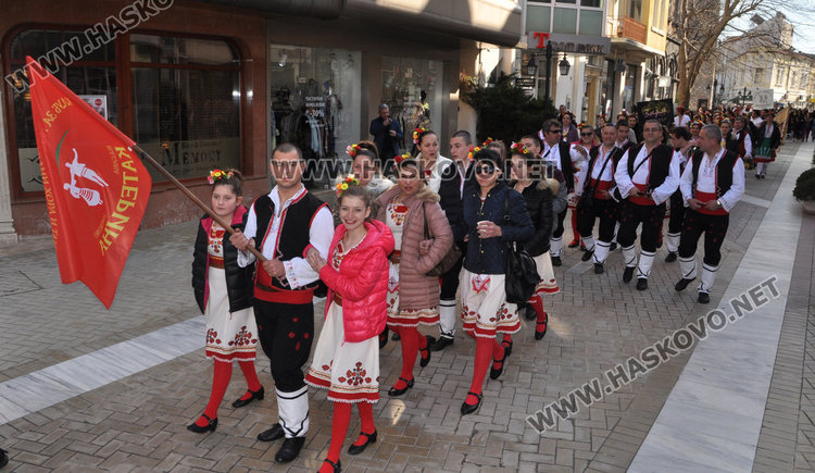 1300 на “Хайдушка софра” в Хасково, занаятчии показват майсторлъка си