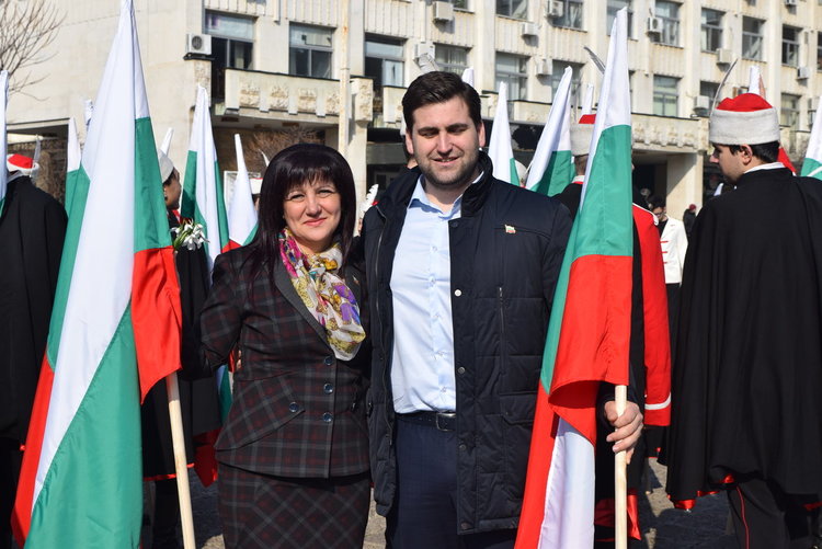 Новаков и Караянчева откриват  изложба за десет години България в ЕС