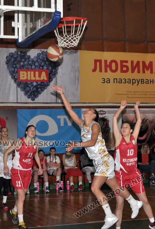 Хасково разгроми Септември в зала „Дружба“