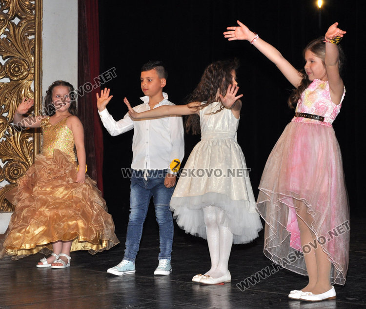 15 чаровни деца от Хасково на национален конкурс за мини мис и мини мистър