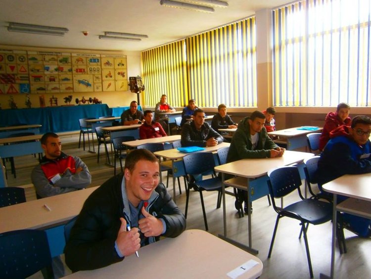 Смолянските момчета са най-добрите млади автомонтьори и водачи на МПС в Южна България, заминават на национално състезание в Русе