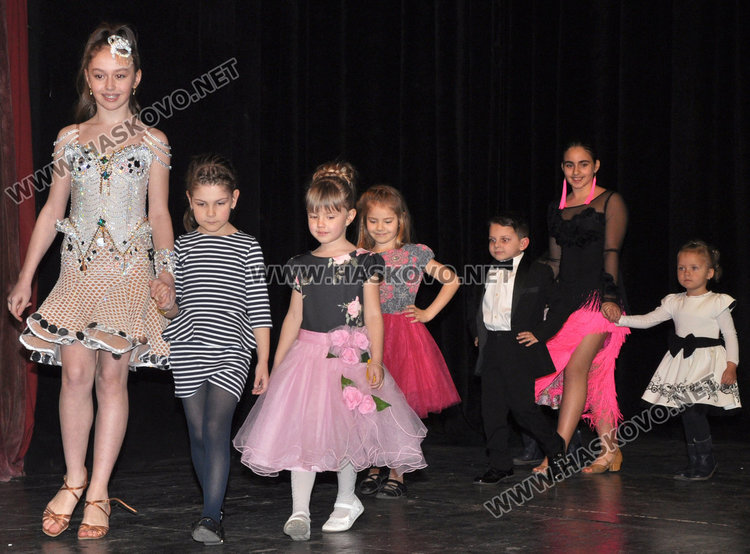 15 чаровни деца от Хасково на национален конкурс за мини мис и мини мистър