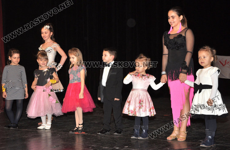 15 чаровни деца от Хасково на национален конкурс за мини мис и мини мистър