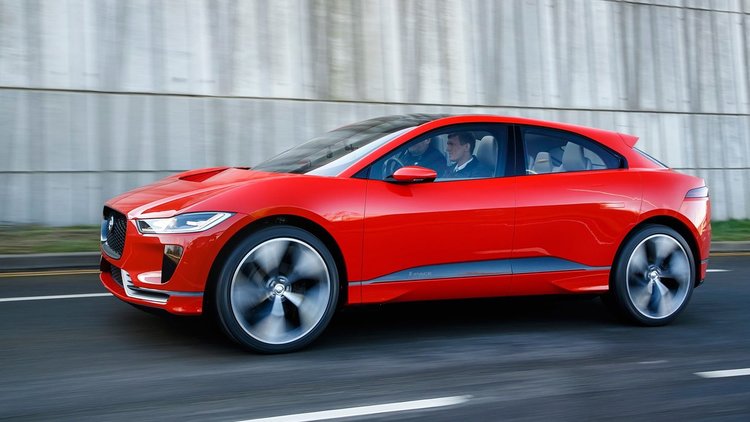 Електрическият Jaguar I-Pace шашна публиката в Лондон