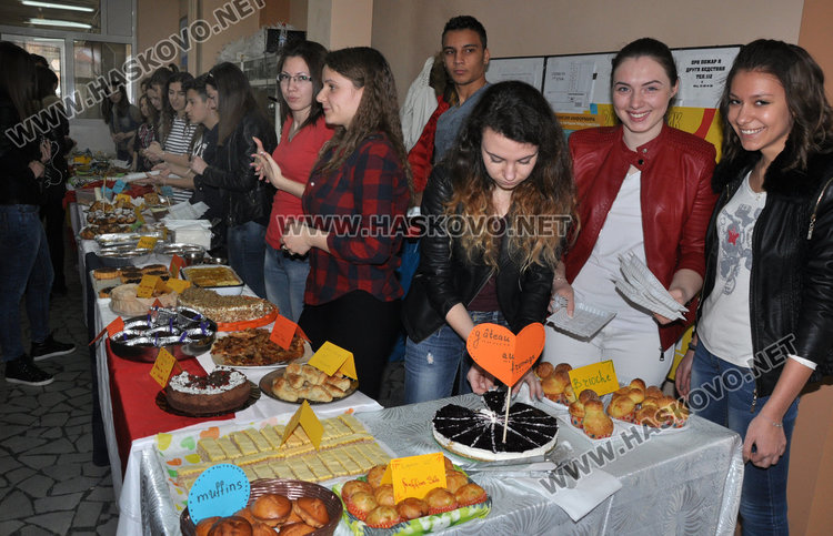 Благотворителен базар с френски и испански вкусотии в Езиковата, засадиха и бреза