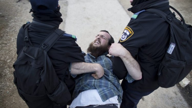 Израел задържа 14 палестинци на Западния бряг