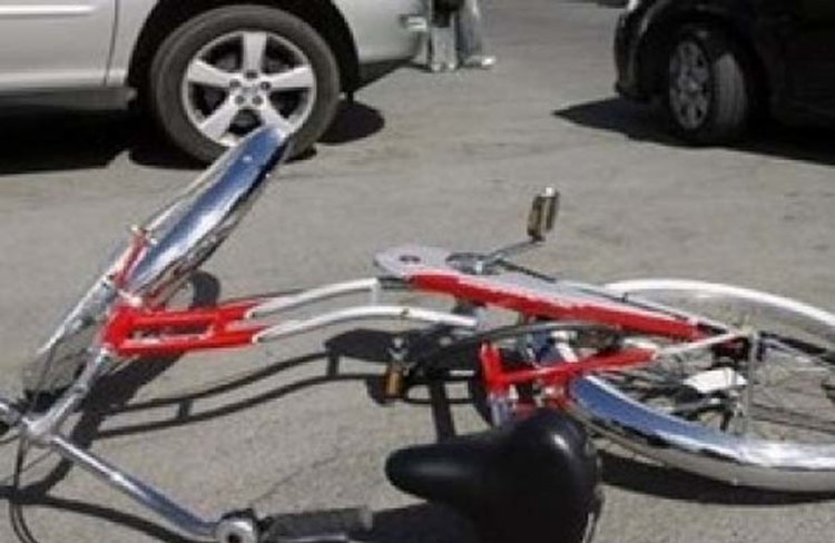 „Шевролет“ отнесе велосипедист