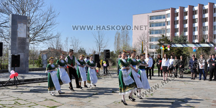 Баш майстори показват умения на патронния празник на Строителната гимназия