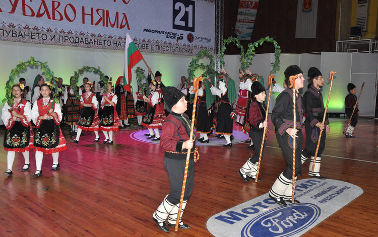 Реформаторският блок напълни зала „Дружба“ на фолклорен концерт