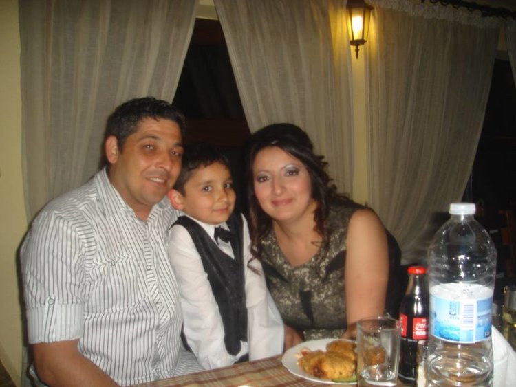 Илиян Танев със семейството си, снимка -личен архив