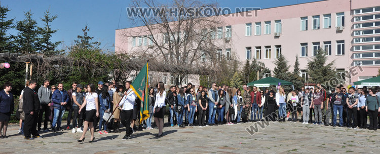 Баш майстори показват умения на патронния празник на Строителната гимназия