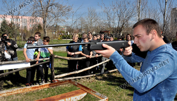 Баш майстори показват умения на патронния празник на Строителната гимназия