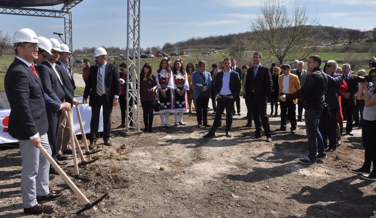 350 работни места осигурява първият в България завод на "Са -Ба" край Димитровград