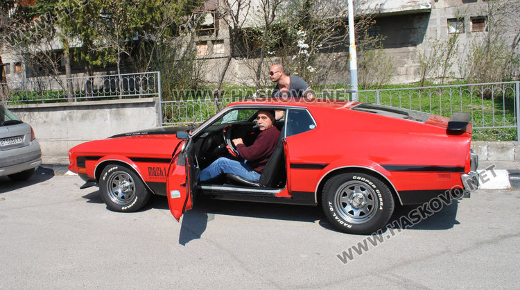  Христо Стоилов събра очите на минувачите в Хасково с Ford Mustang Mach 1 от началото на 70-те години, с който пристигна  