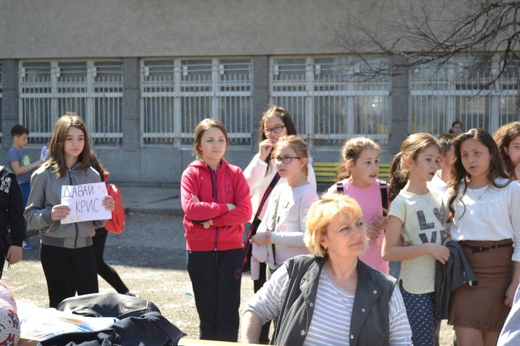 "Космически мечти" в хартиените ракети на малките славейковци