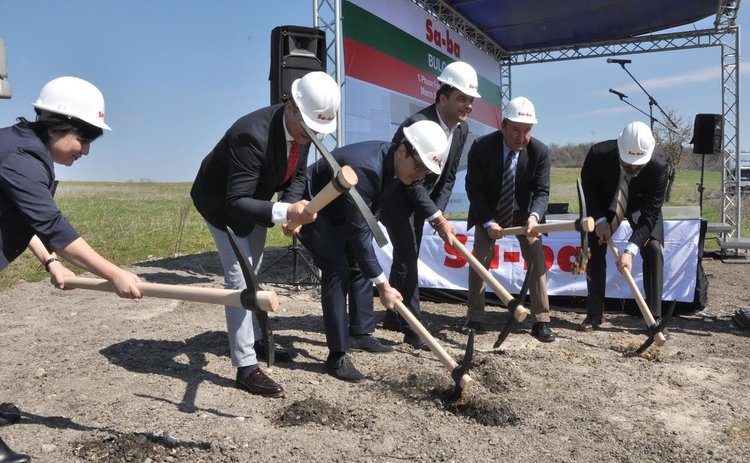 Първа копка на новия завод за автомобилни аксесоари на турската компания "Са-Ба" бе направена днес между Хасково и Димитровград