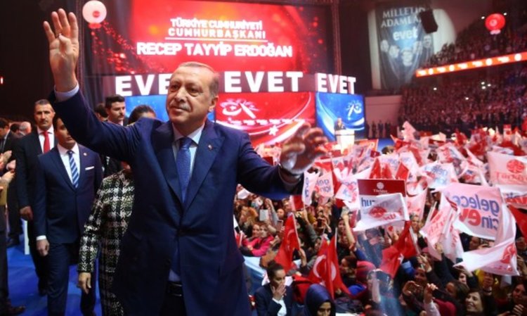 Слух за преврат разбуни Анкара – стотици по улиците