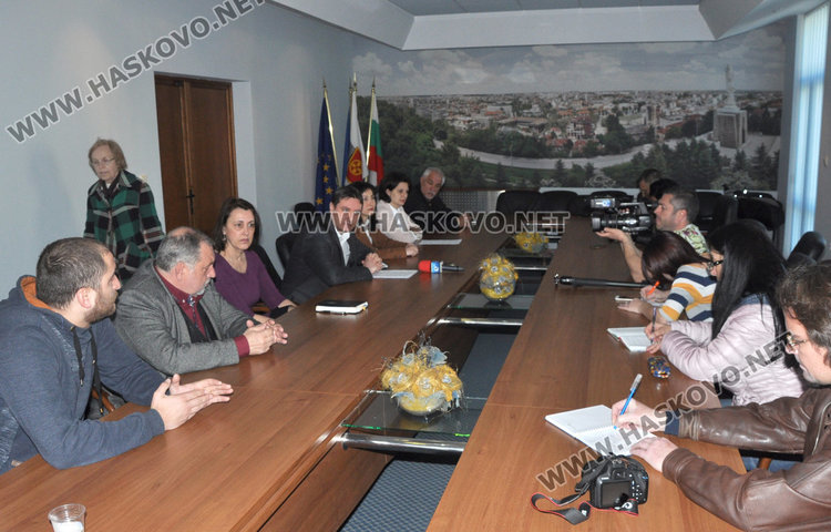 Камери ще следят за пожари край Хасково, обновяват читалище „Заря“ и театъра