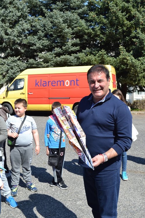 "Космически мечти" в хартиените ракети на малките славейковци