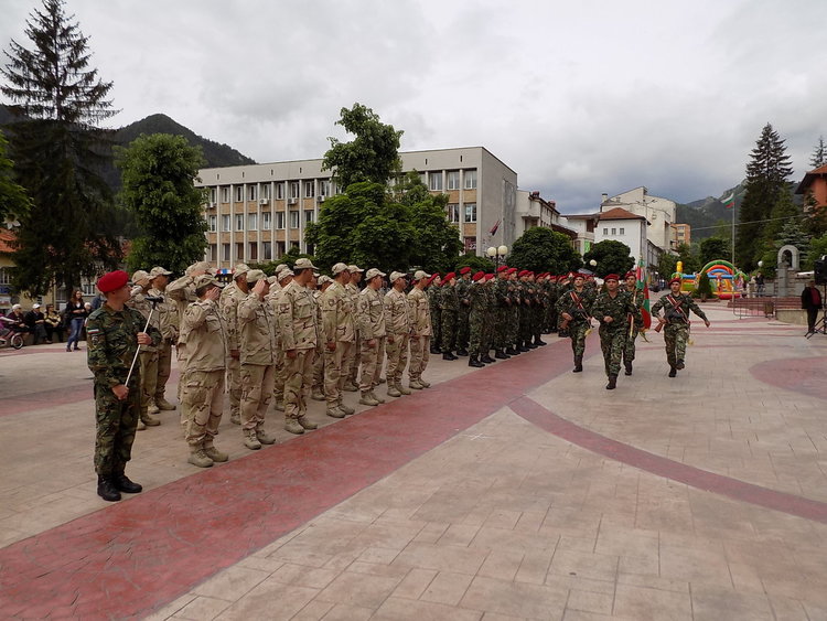 Посрещаме тържествено военнослужещи след мисия в Афганистан