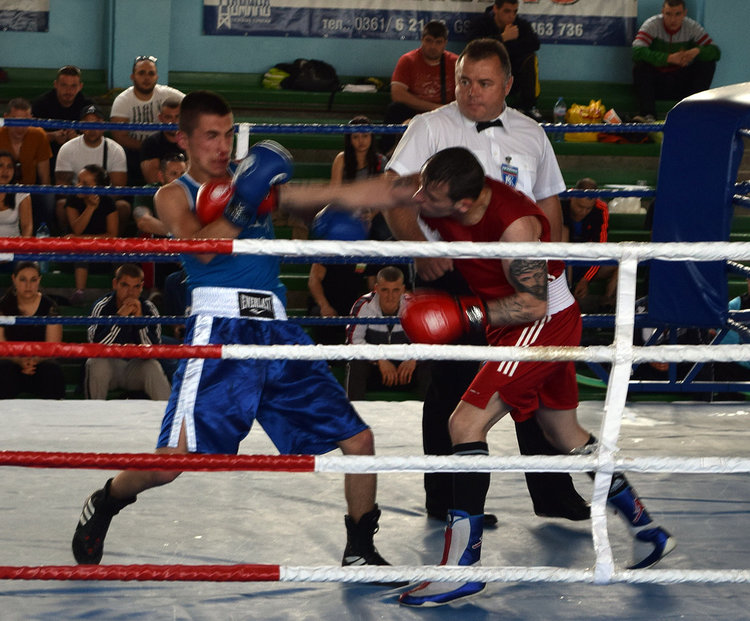 „Арда  бокс” стартира с безапелационни  победи участието си в републиканското в Русе        