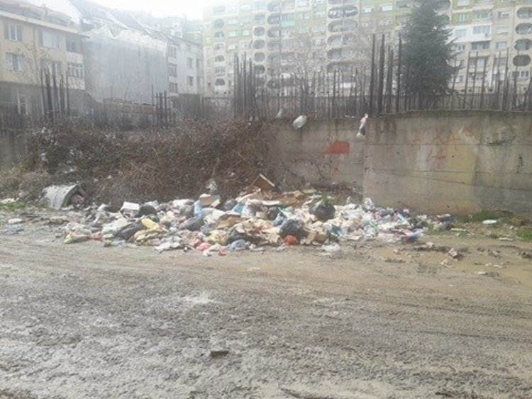 Кърджалийци се зариват с боклуци,няма кой да ги глоби