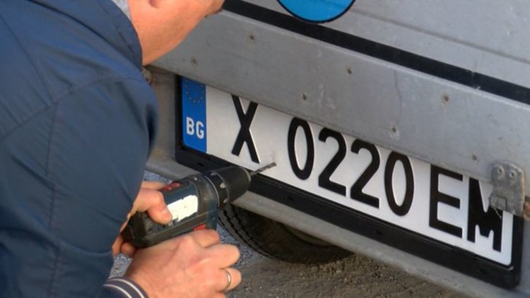 Две бързи производства за шофьори с менте табела и книжка