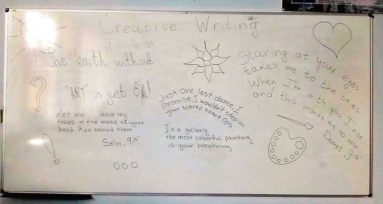 Емилия Моллова от "Славейков" трета в България по творческо писане