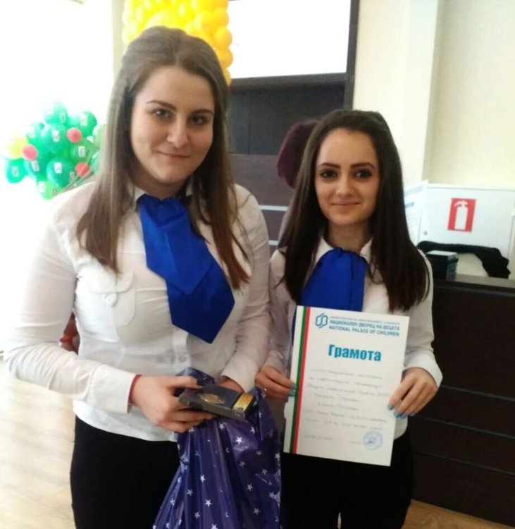 Второ място в национално състезание спечелиха две момичета от ПМГ "Ив. Вазов"