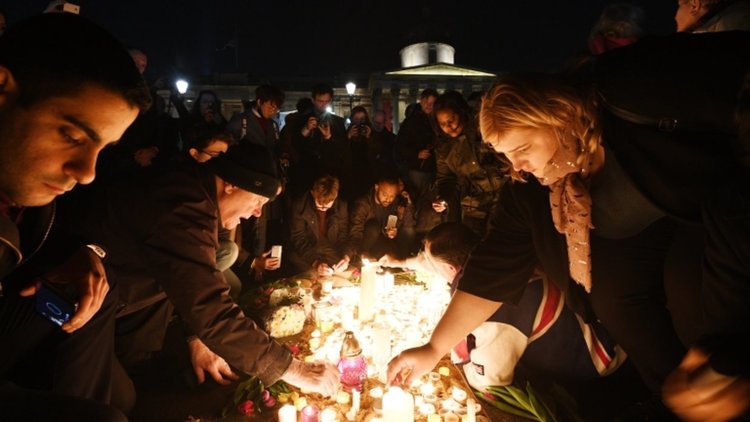 Лондон почете жертвите на атентата