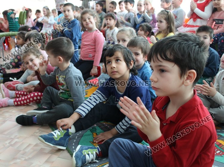 Богоровци посрещнаха пролетта с децата от детска градина №1