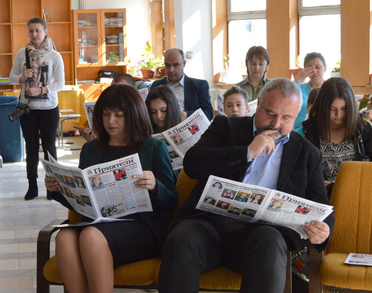 Млади журналисти представиха новия вестник „Приятели плюс”